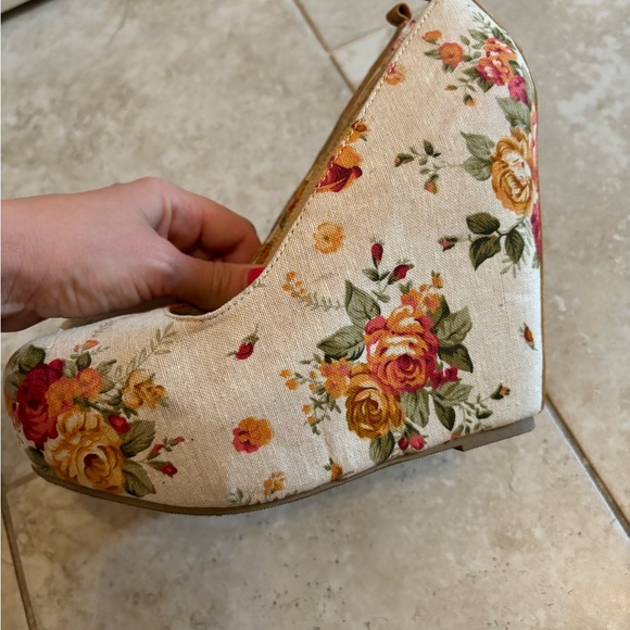 5/$25 Flower Wedges - Picture 4 of 4